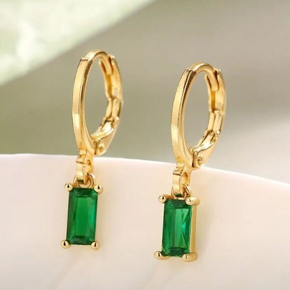✨ 🆕 ✨ Minimalist Elegant Emerald 18K Golden Plated Hoop Dangle Earrings✨ - Picture 6 of 12
